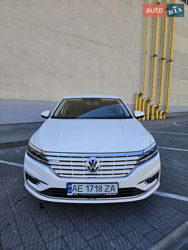 Volkswagen E-lavida (2021)