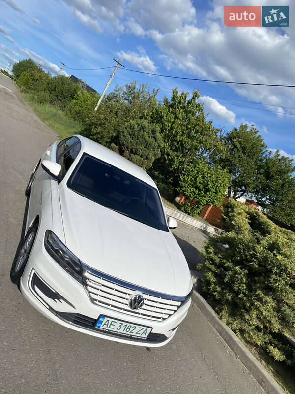 Volkswagen E-lavida (2021)