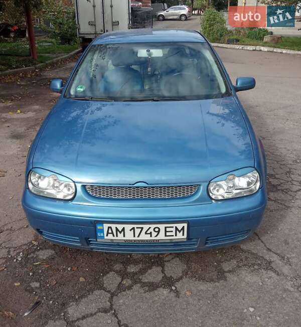 Volkswagen Golf (2003)