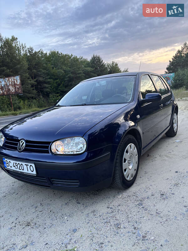 Volkswagen Golf (2003)