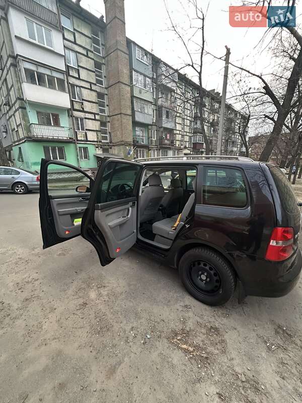 Volkswagen Touran (2004)