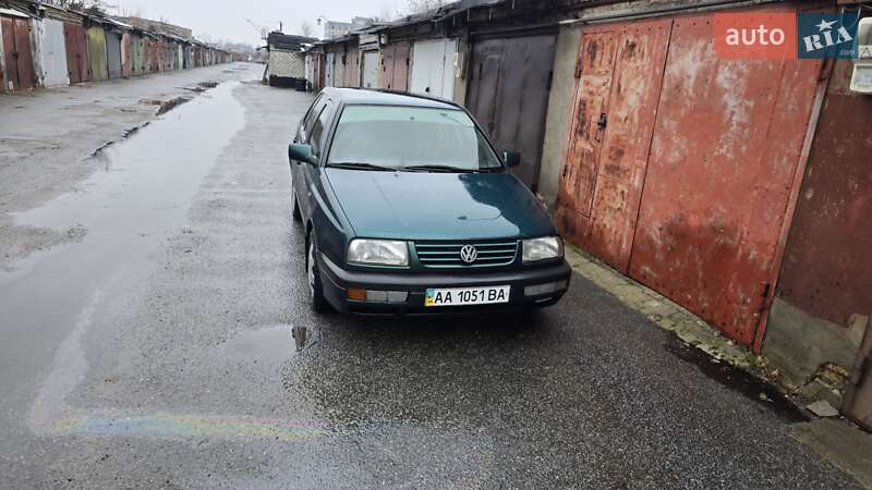 Volkswagen Vento (1996)