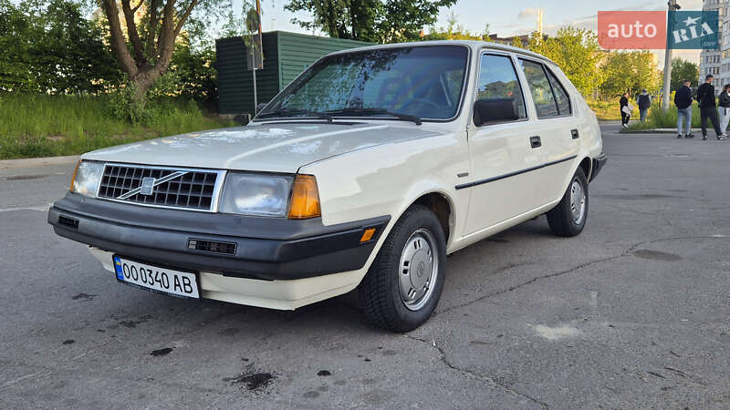 Volvo 340 (1987)