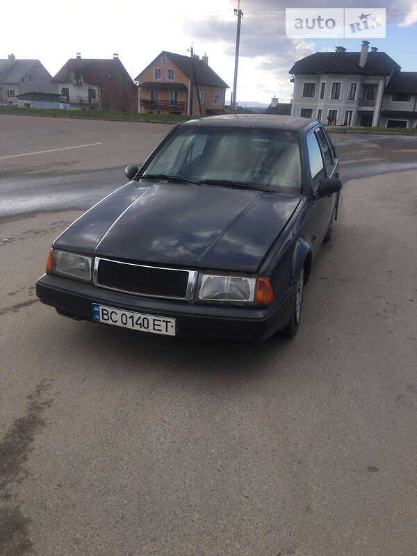 Volvo 440 (1991)