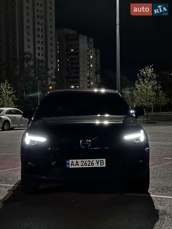 Volvo C40 recharge (2022)
