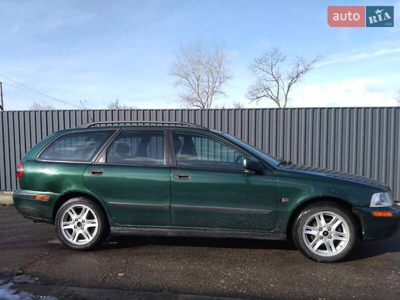 Volvo V40 (2001)