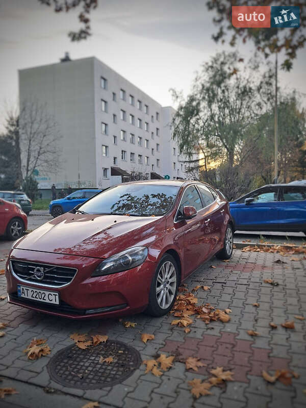 Volvo V40 (2012)