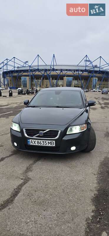 Volvo V50 (2010)