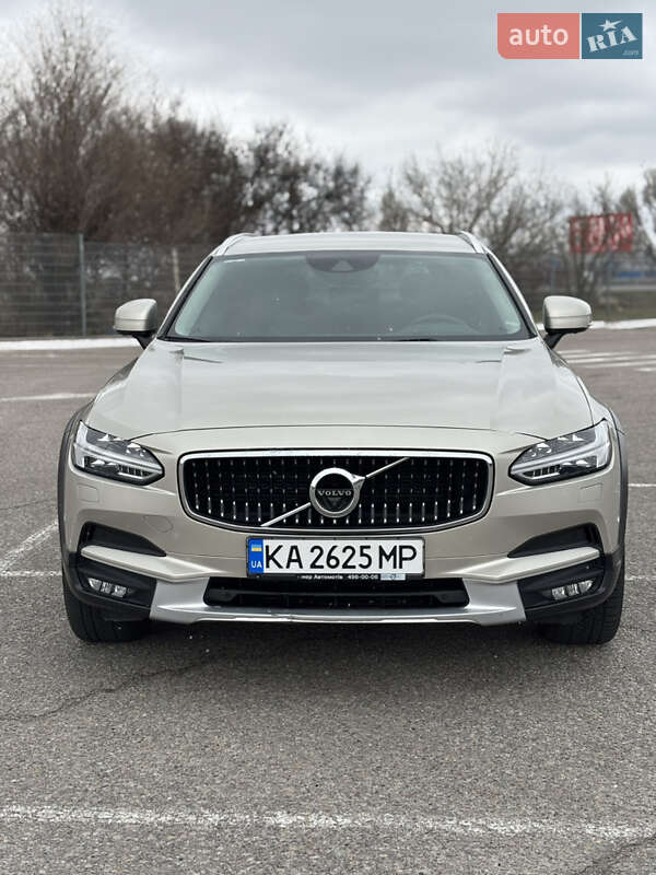 Volvo V90 cross country (2017)