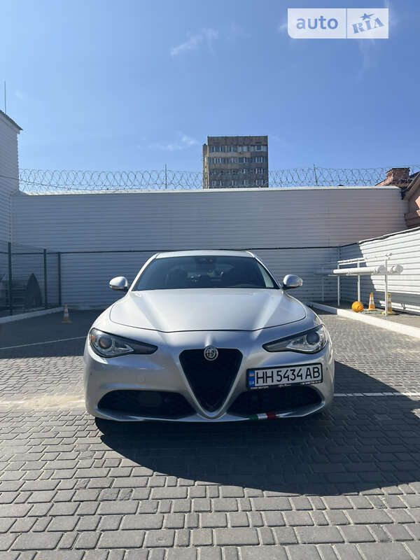 Alfa-romeo Giulia (2017)