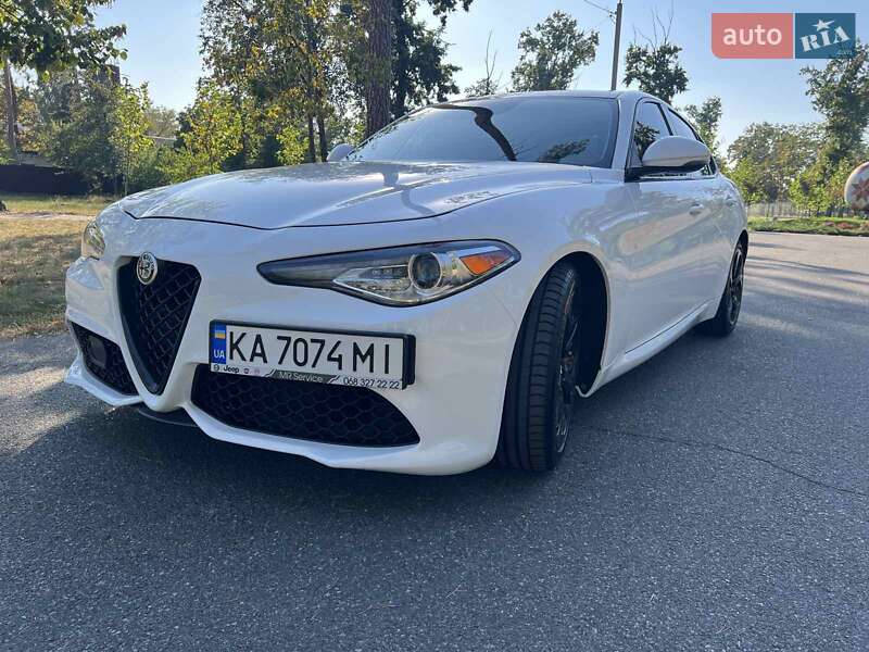 Alfa-romeo Giulia (2017)