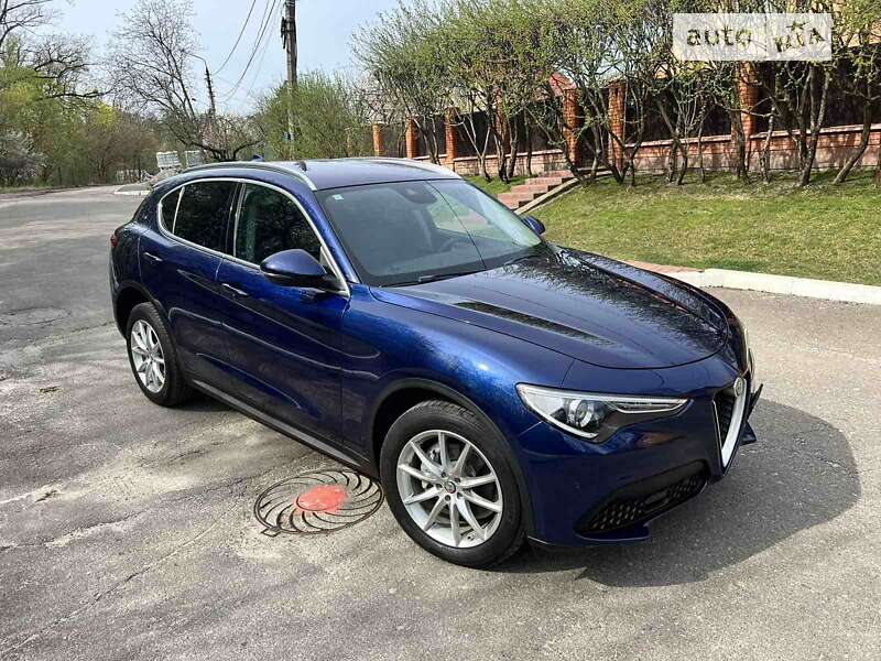 Alfa-romeo Stelvio (2017)