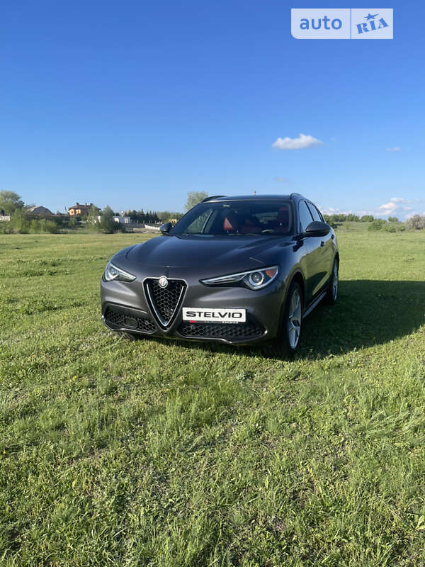 Alfa-romeo Stelvio (2017)
