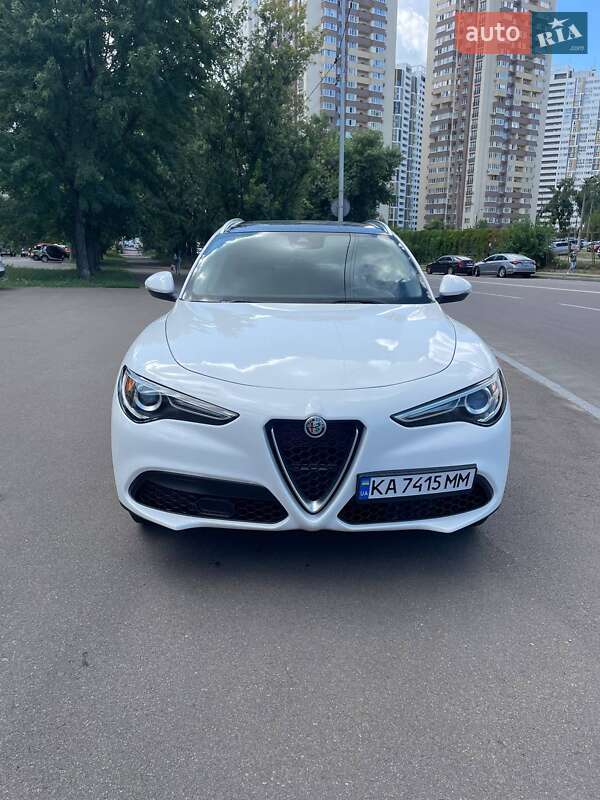 Alfa-romeo Stelvio (2021)
