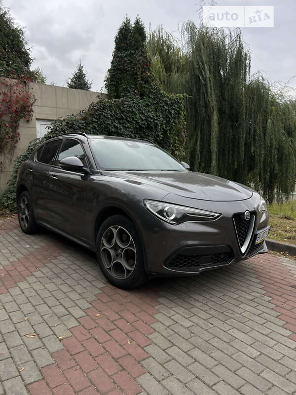 Alfa-romeo Stelvio (2021)
