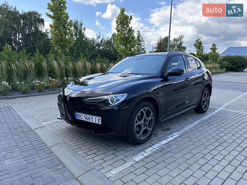 Alfa-romeo Stelvio (2017)
