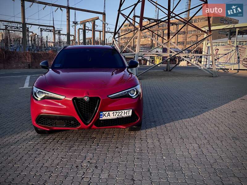 Alfa-romeo Stelvio (2017)