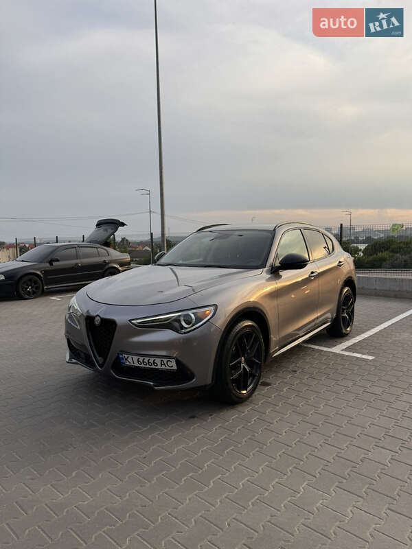Alfa romeo Stelvio (2018)