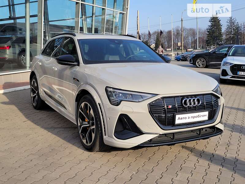 Audi E-tron s (2021)