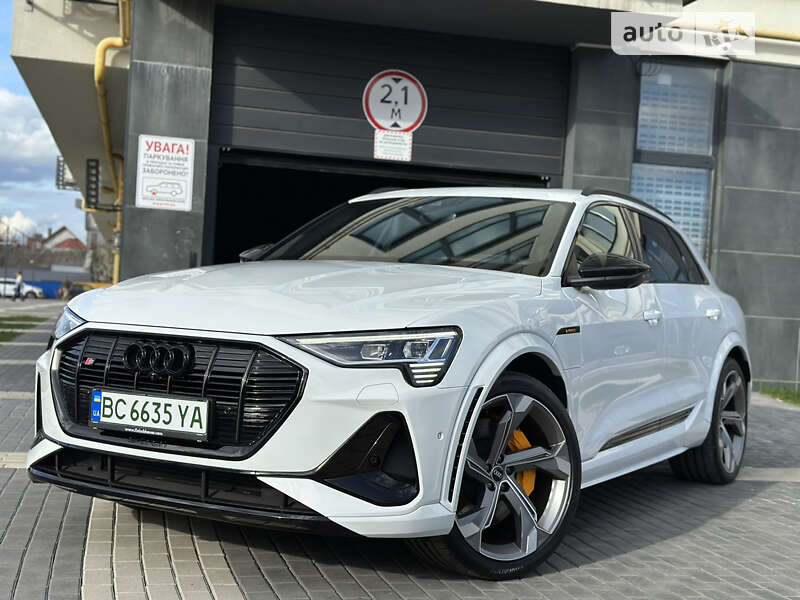 Audi E-tron s (2021)