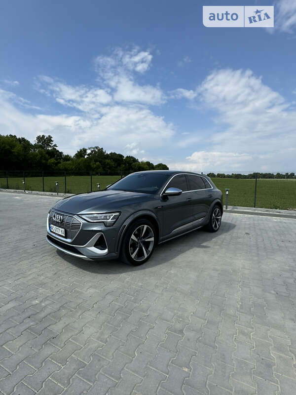 Audi E-tron s (2021)