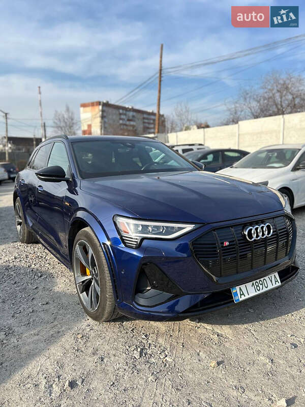 Audi E-tron s (2022)