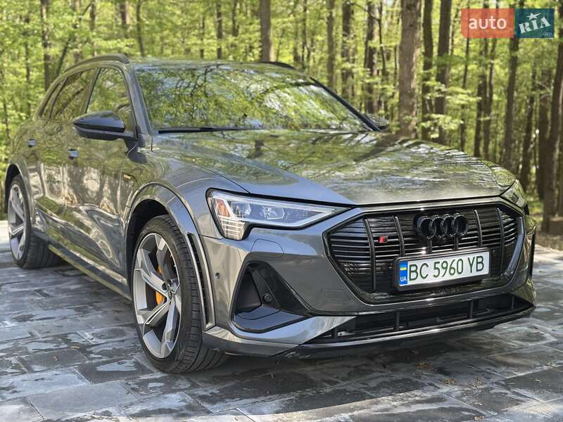 Audi E-tron s (2022)