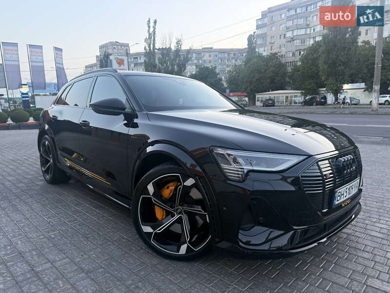 Audi E-tron s (2022)
