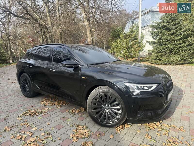 Audi E-tron (2019)