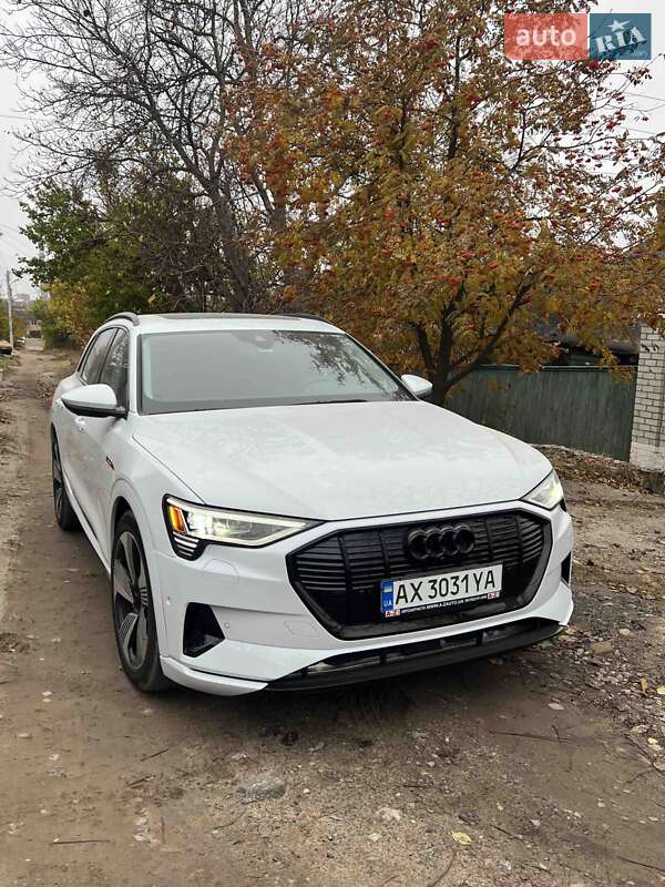 Audi E-tron (2023)