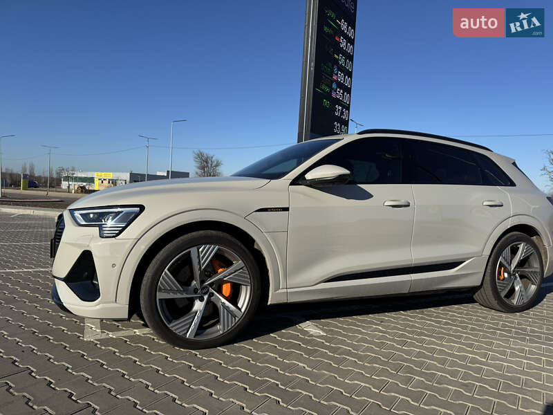 Audi E-tron (2022)