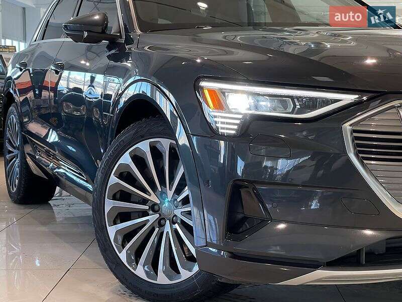 Audi E-tron (2019)