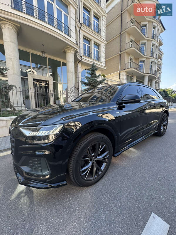 Audi Q8 (2022)