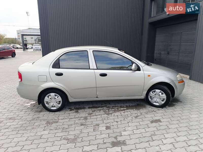 Chevrolet Aveo (2004)