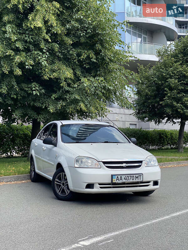 Chevrolet Lacetti (2005)