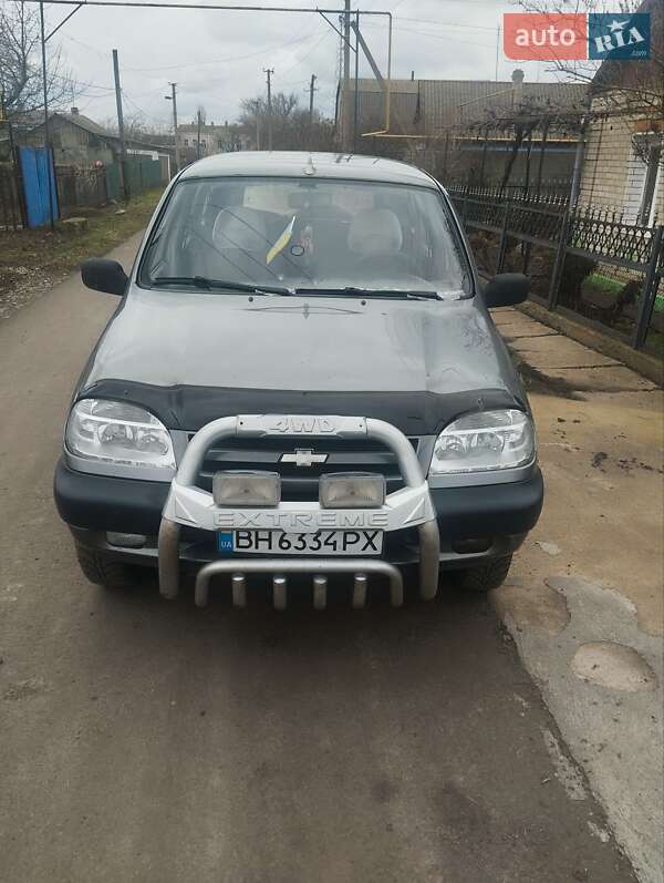 Chevrolet Niva (2006)