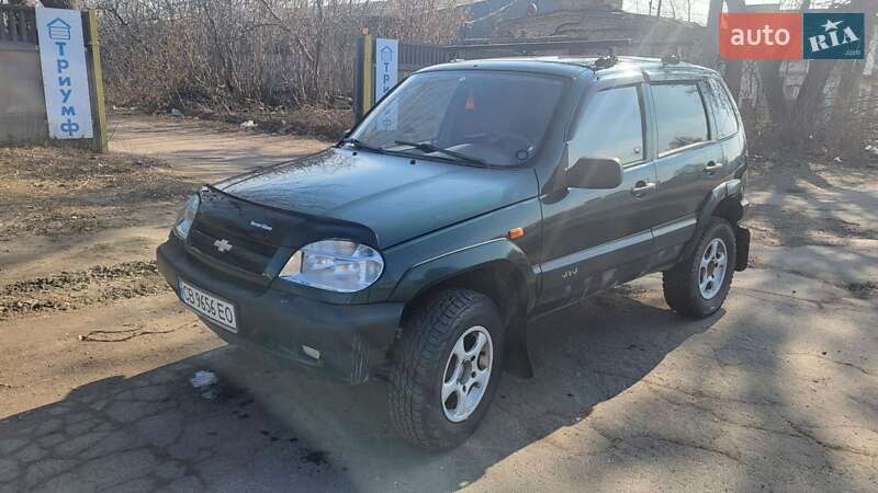 Chevrolet Niva (2004)