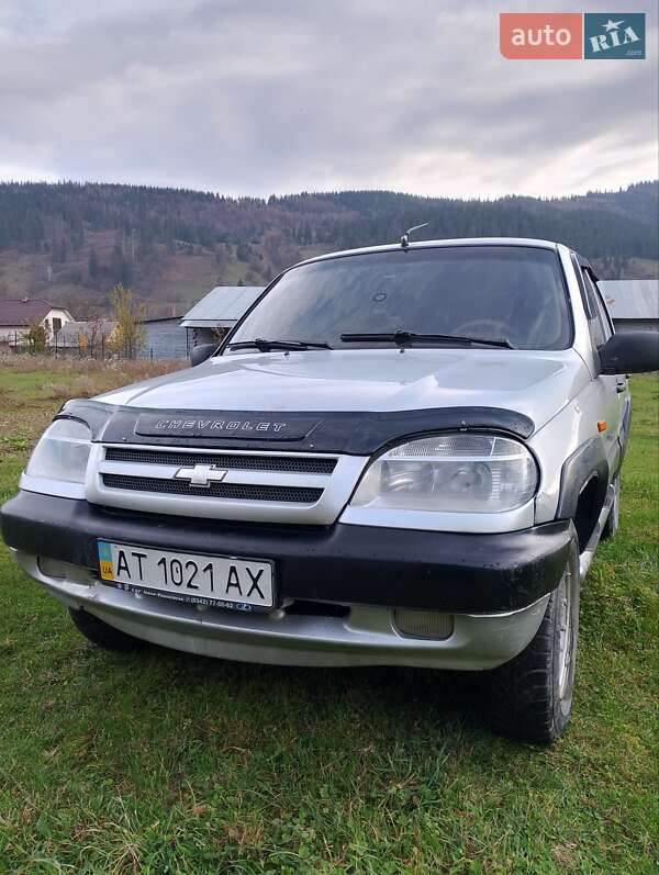 Chevrolet Niva (2004)