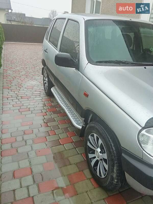 Chevrolet Niva (2004)
