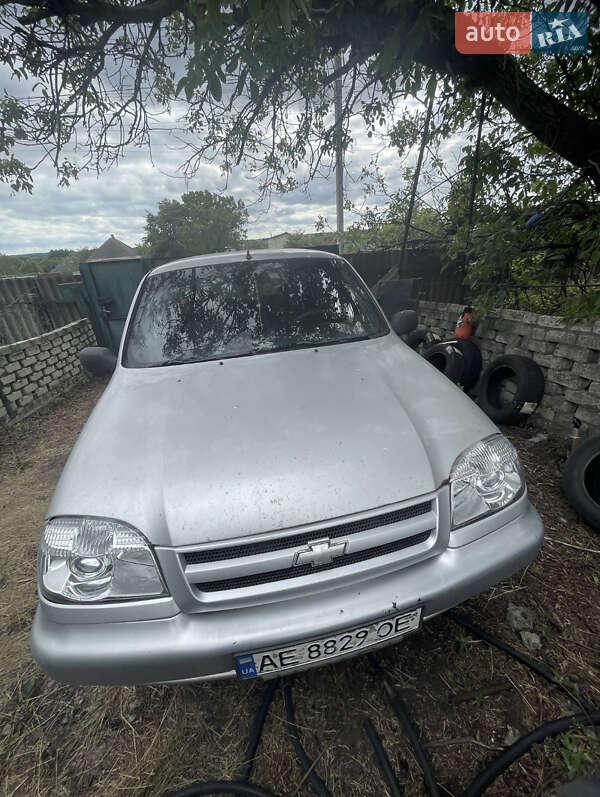 Chevrolet Niva (2004)