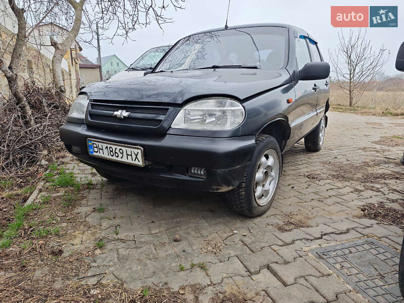 Chevrolet Niva (2004)
