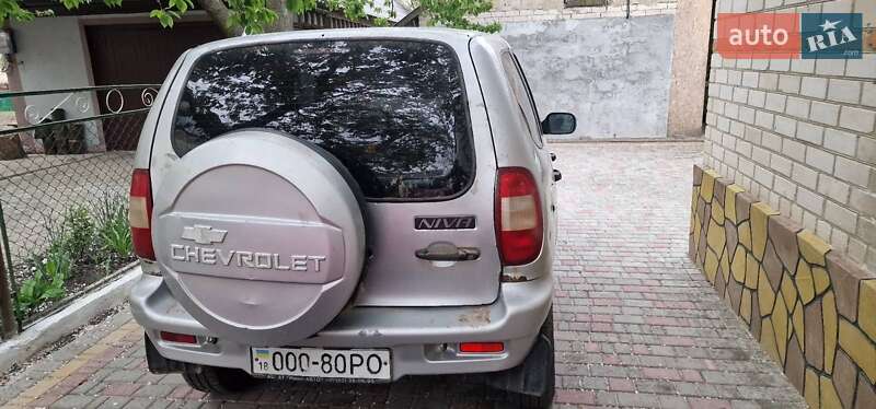 Chevrolet Niva (2004)