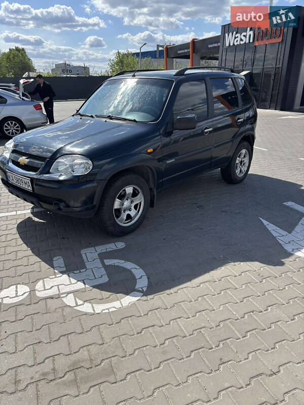Chevrolet Niva (2010)