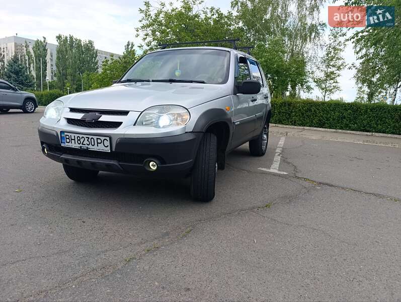Chevrolet Niva (2011)