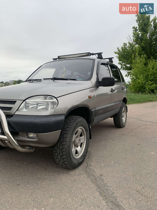 Chevrolet Niva (2008)