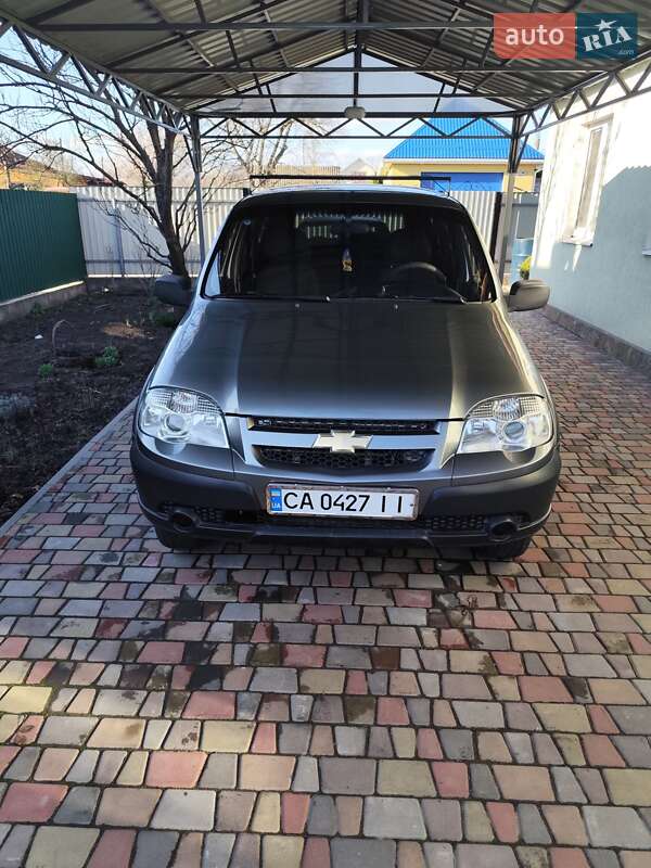 Chevrolet Niva (2010)