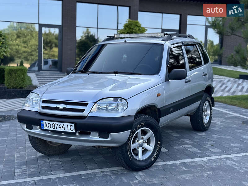 Chevrolet Niva (2008)