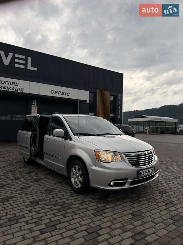 Chrysler Town  country (2012)