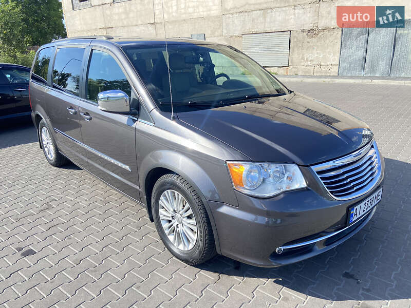 Chrysler Town  country (2014)