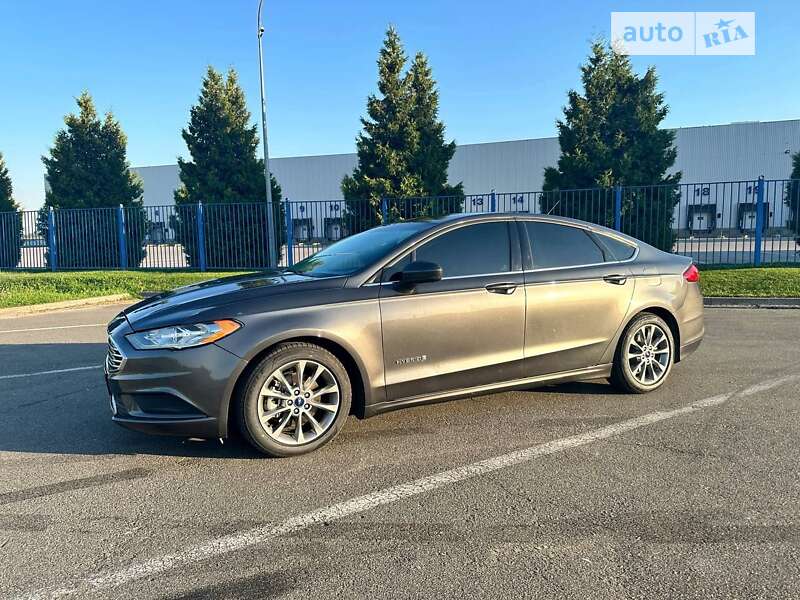 Ford Fusion hybrid (2016)